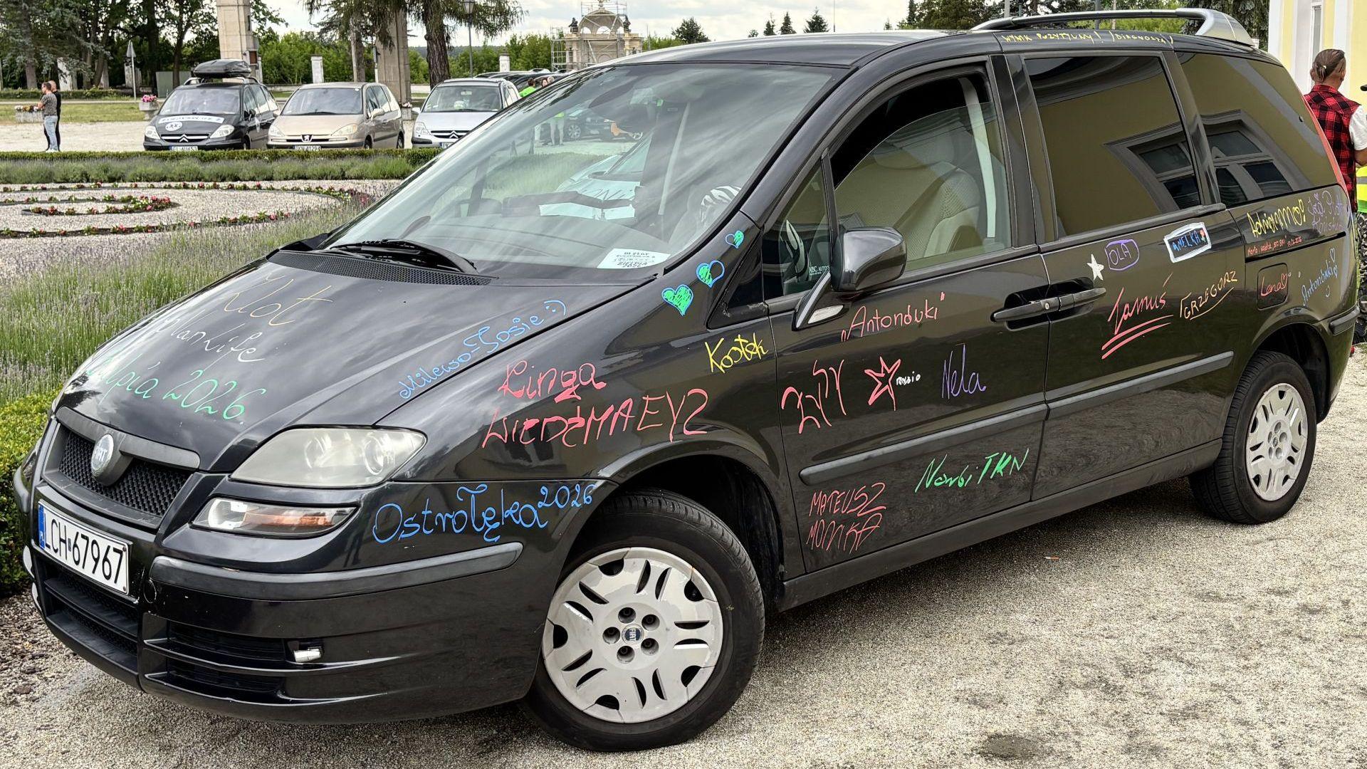 Fiat Ulysee z podpisami