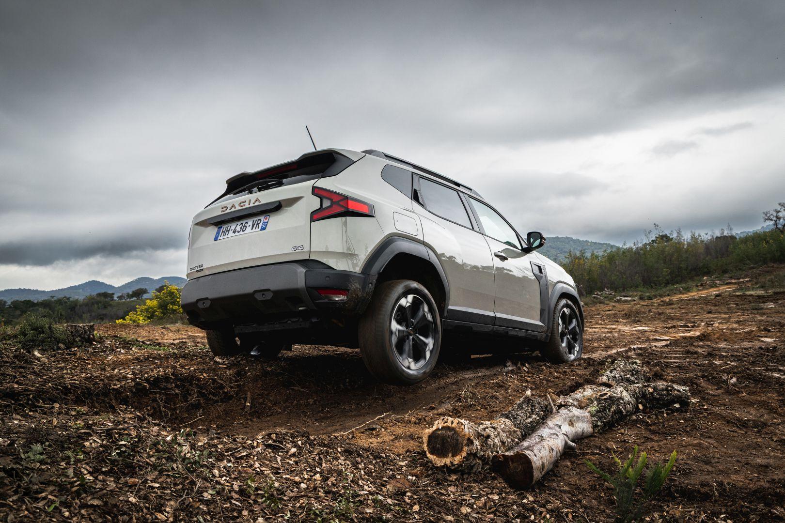 Dacia Duster Hybrid g 4x4 06 Wiadomości