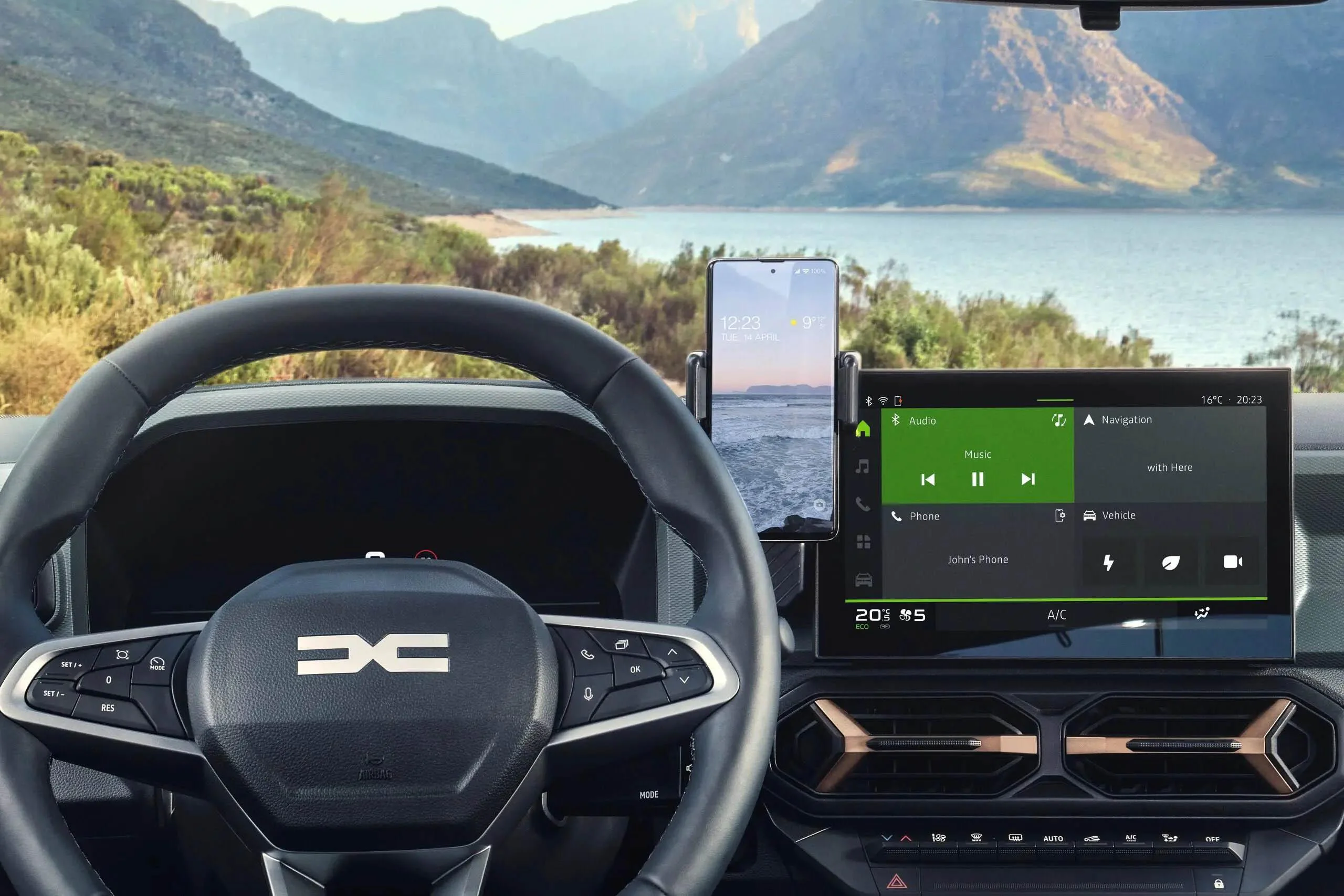 Dacia Youclip oferuje fabryczny uchwyt na telefon z bardzo mocnym trzymaniem