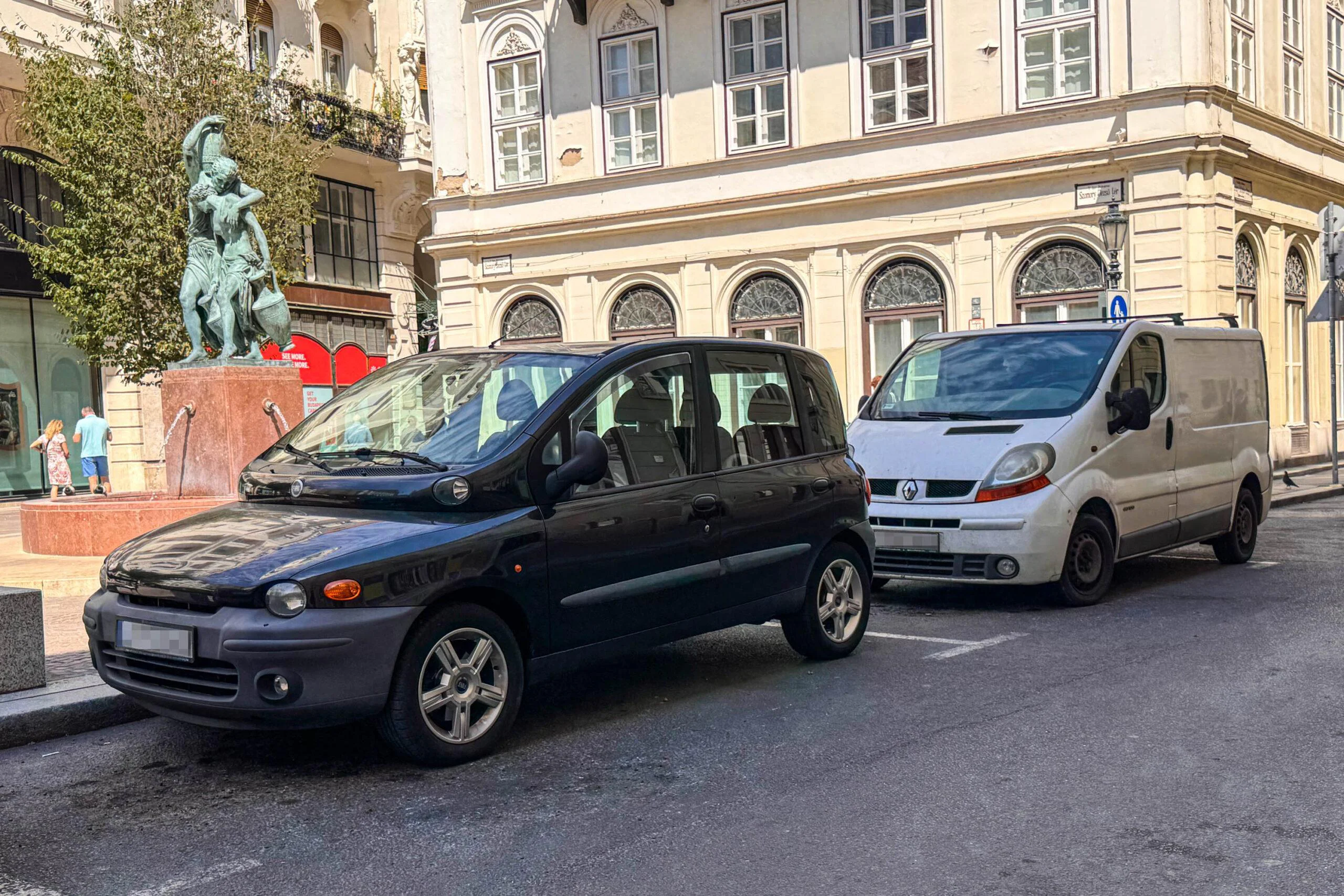 Fiat Multipla przyciąga wzrok na ulicy