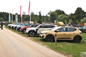 Dacia Striker po raz pierwszy w Polsce. Duster i Bigster z nowym napedem Tribrid 150 4X4 56 Wiadomości