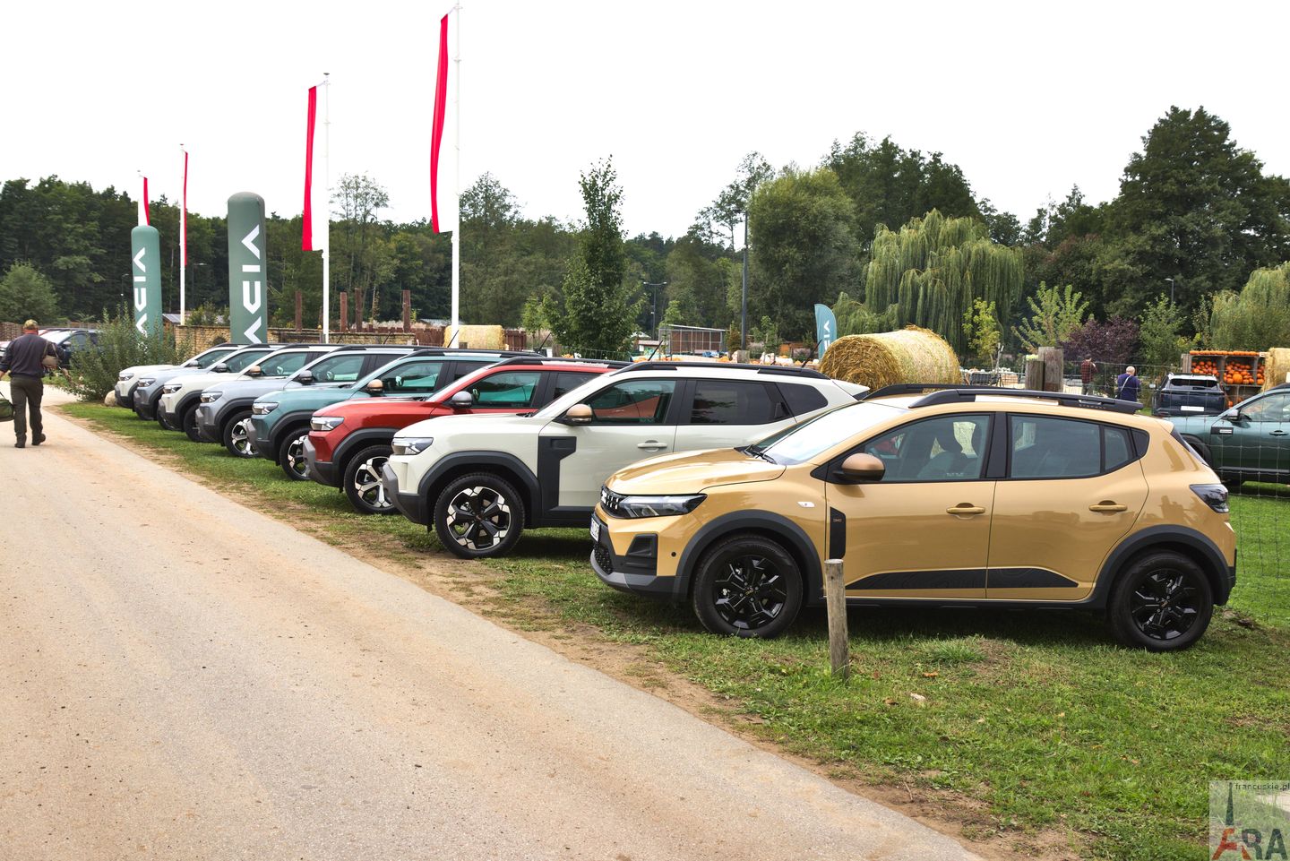 Dacia Striker po raz pierwszy w Polsce. Duster i Bigster z nowym napedem Tribrid 150 4X4 56 Wiadomości