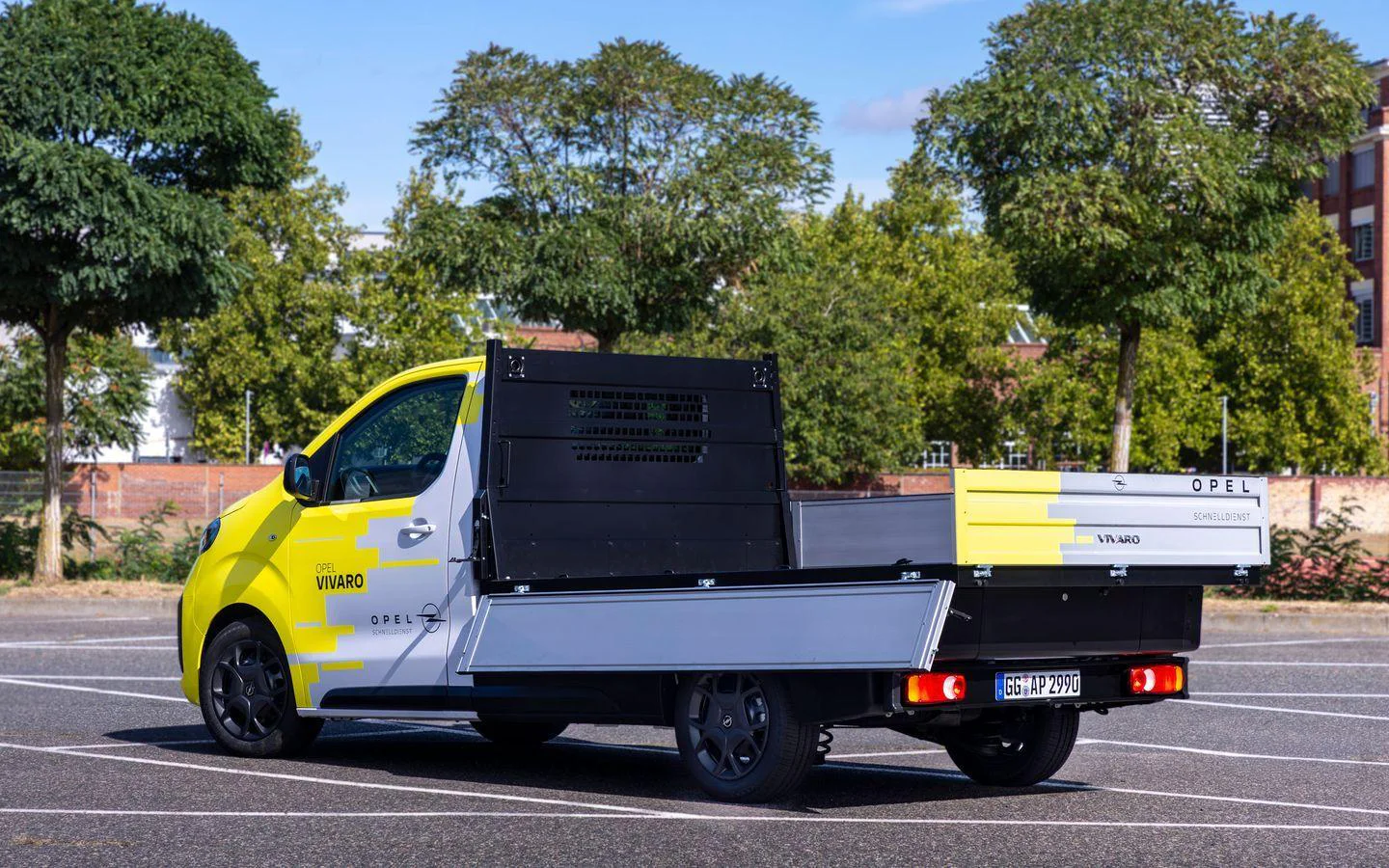 Opel Vivaro z kabina i rama Platform Cab praktyczny mocny wszechstronny i z silnikiem Diesla 4 Wiadomości