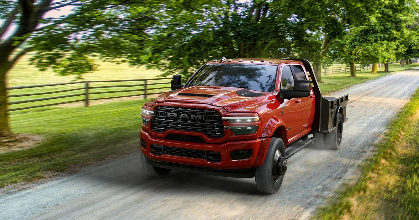 RAM Chassis Cab Night Edition MY2027 3 Wiadomości