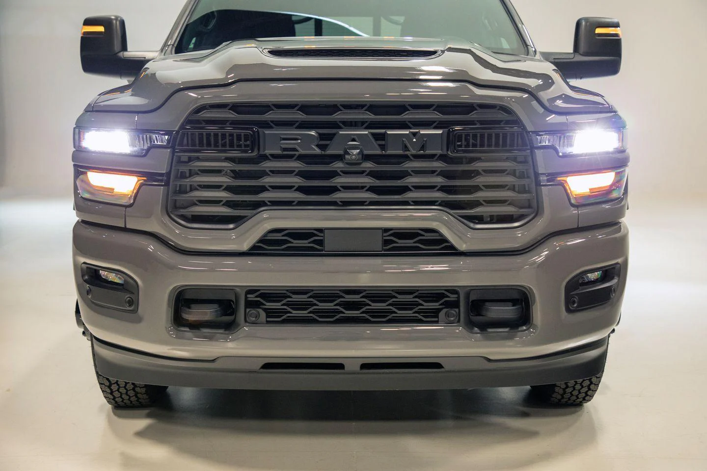 RAM Chassis Cab Night Edition MY2027 5 Wiadomości