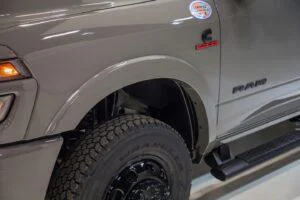 RAM Chassis Cab Night Edition MY2027 7 Wiadomości