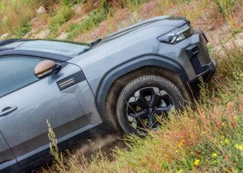 Dacia Bigster Tribrid 4x4