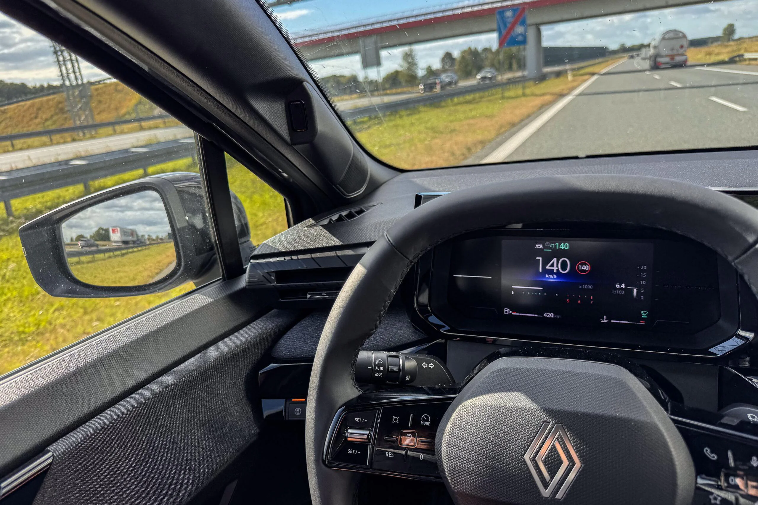 Miejsce pracy kierowcy nawet w najtańszej wersji jest bardzo wygodne 