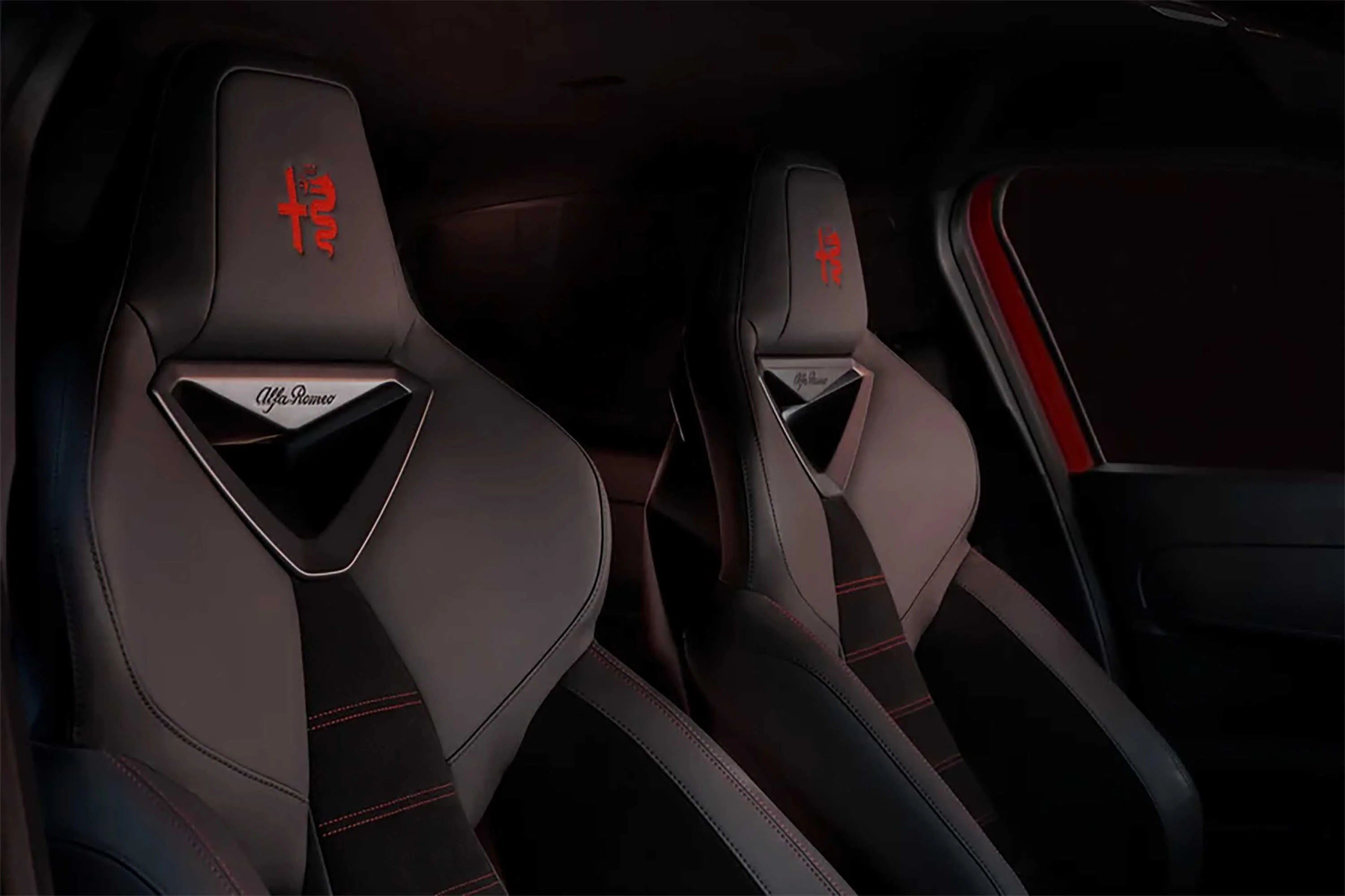 Alfa Romeo Junior z fotelami Sabelt