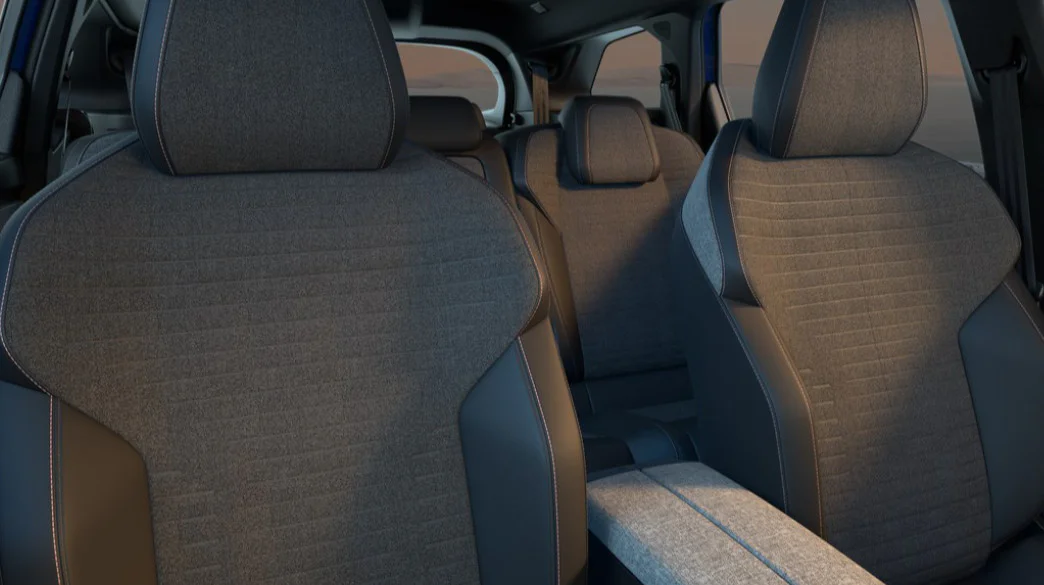 Peugeot 5008 MHEV Allure Plus siedzenia 2026
