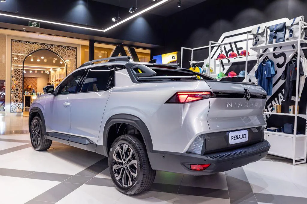 Renault Niagara esta em exposicao na rnlt de Curitiba 0 3 Wiadomości