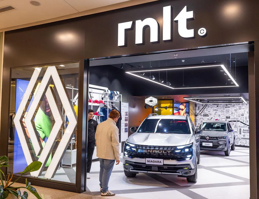 Renault Niagara esta em exposicao na rnlt de Curitiba 0 4 Wiadomości