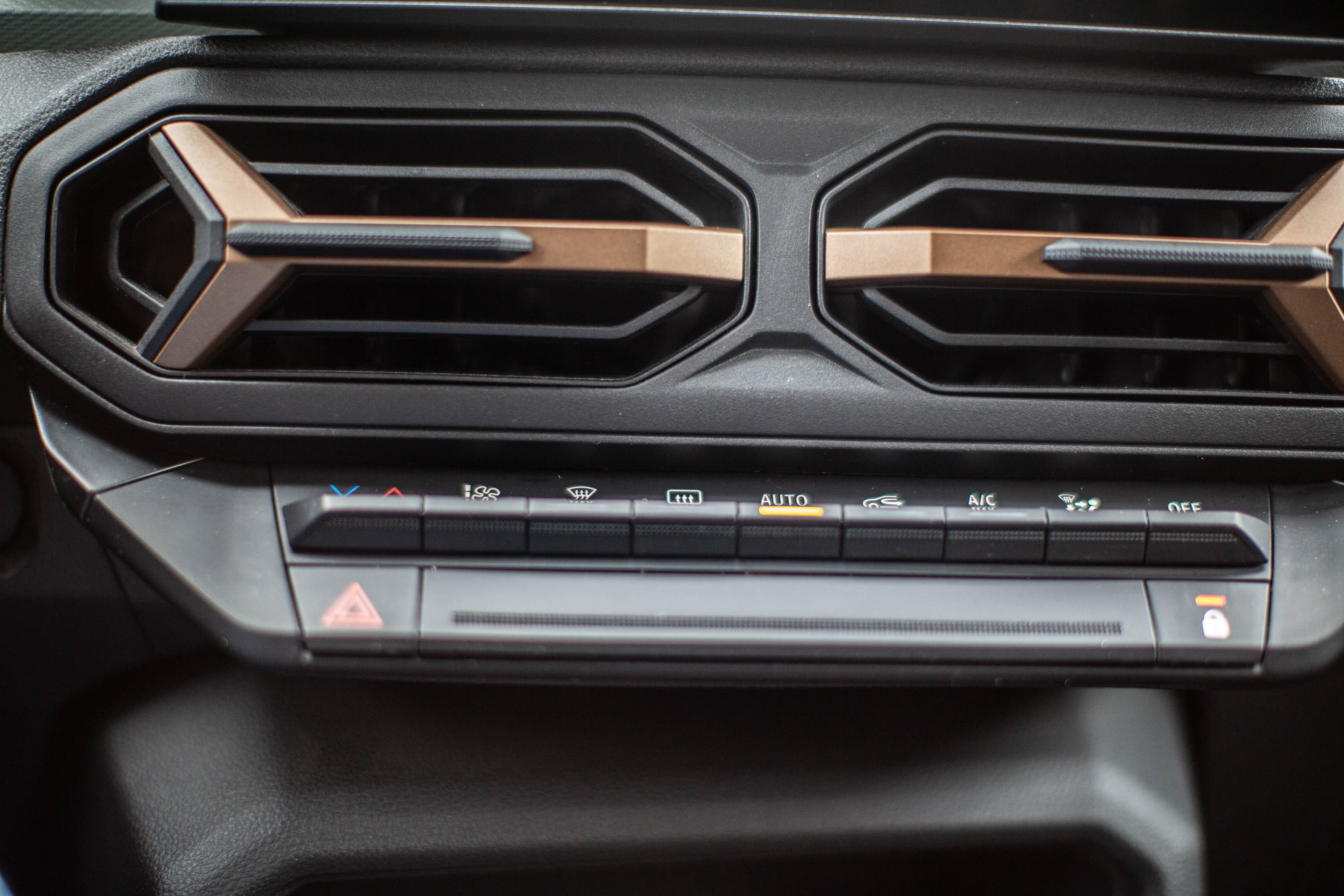 dacia duster tribrid 2026 12 Testy