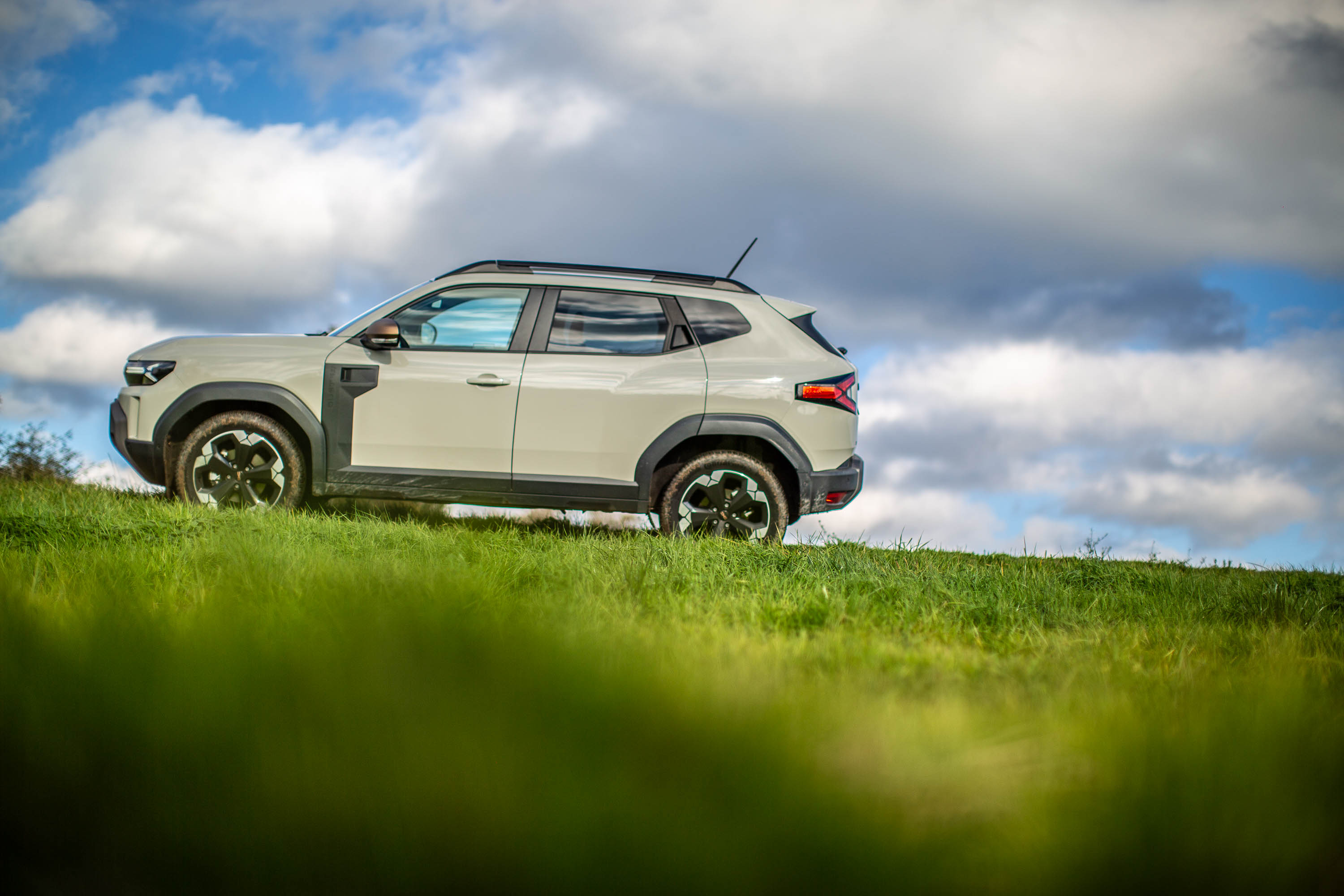 dacia duster tribrid 2026 17 Testy