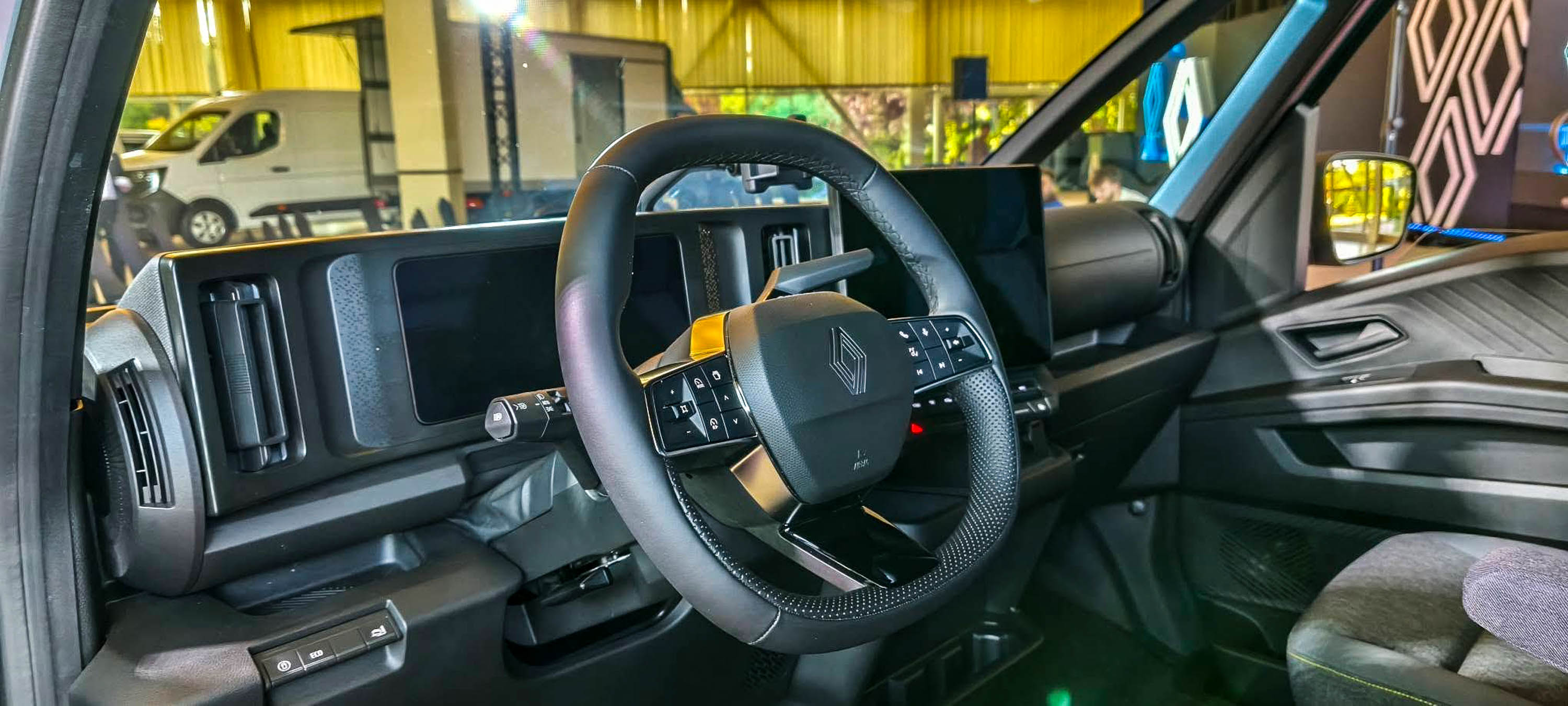 Nowy Renault Trafic - wnętrze